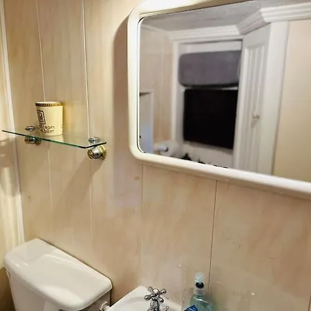 בית נופש Hillview House, *