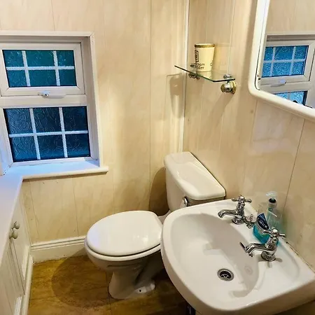 בית נופש Hillview House, *