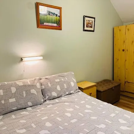 Hillview House,